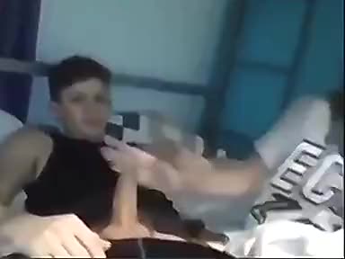 Give me your hand, sis